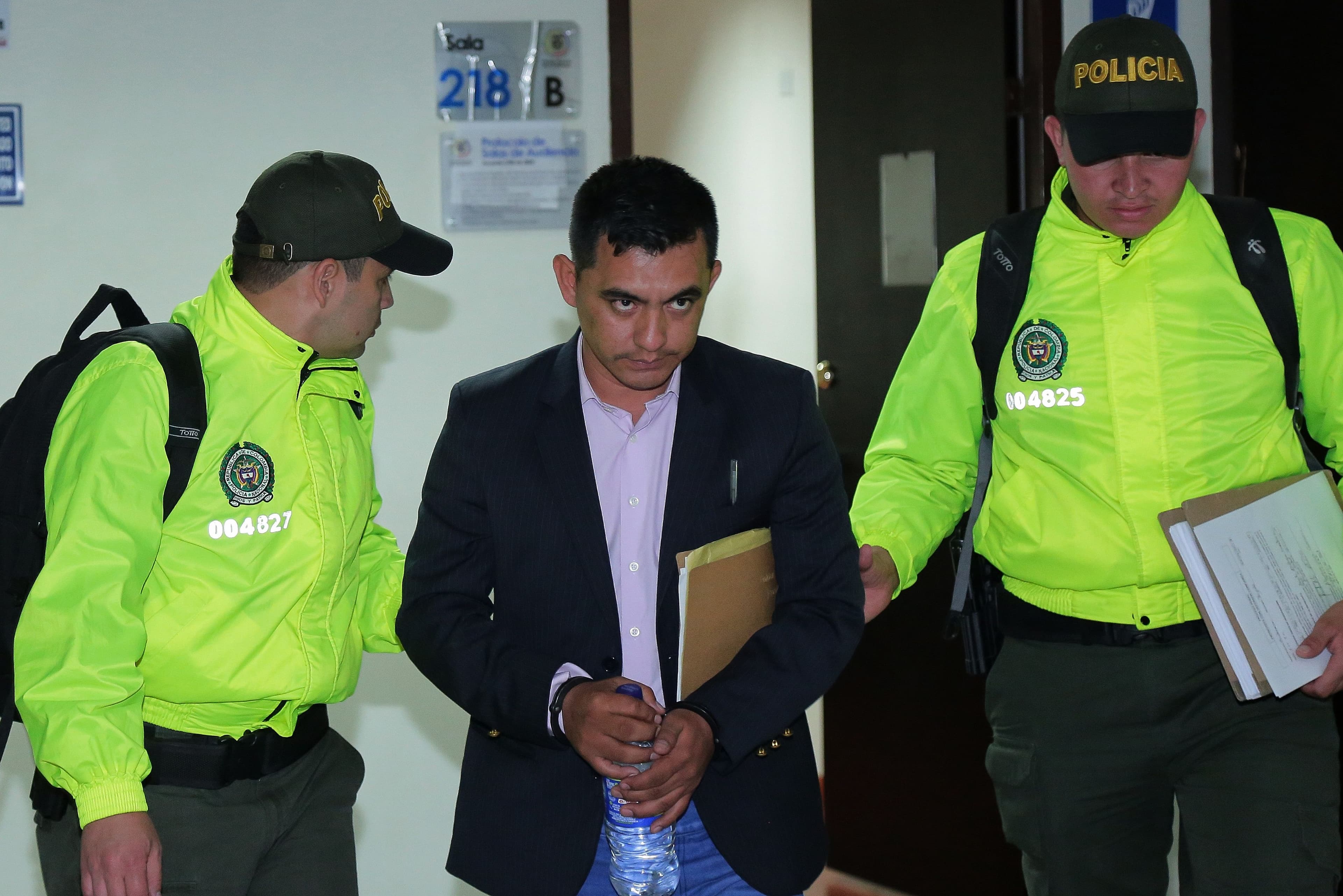 Invocar a Carlos Castaño sí es una amenaza: Corte Suprema revoca absolución de abogado que amedrentó a tres periodistas