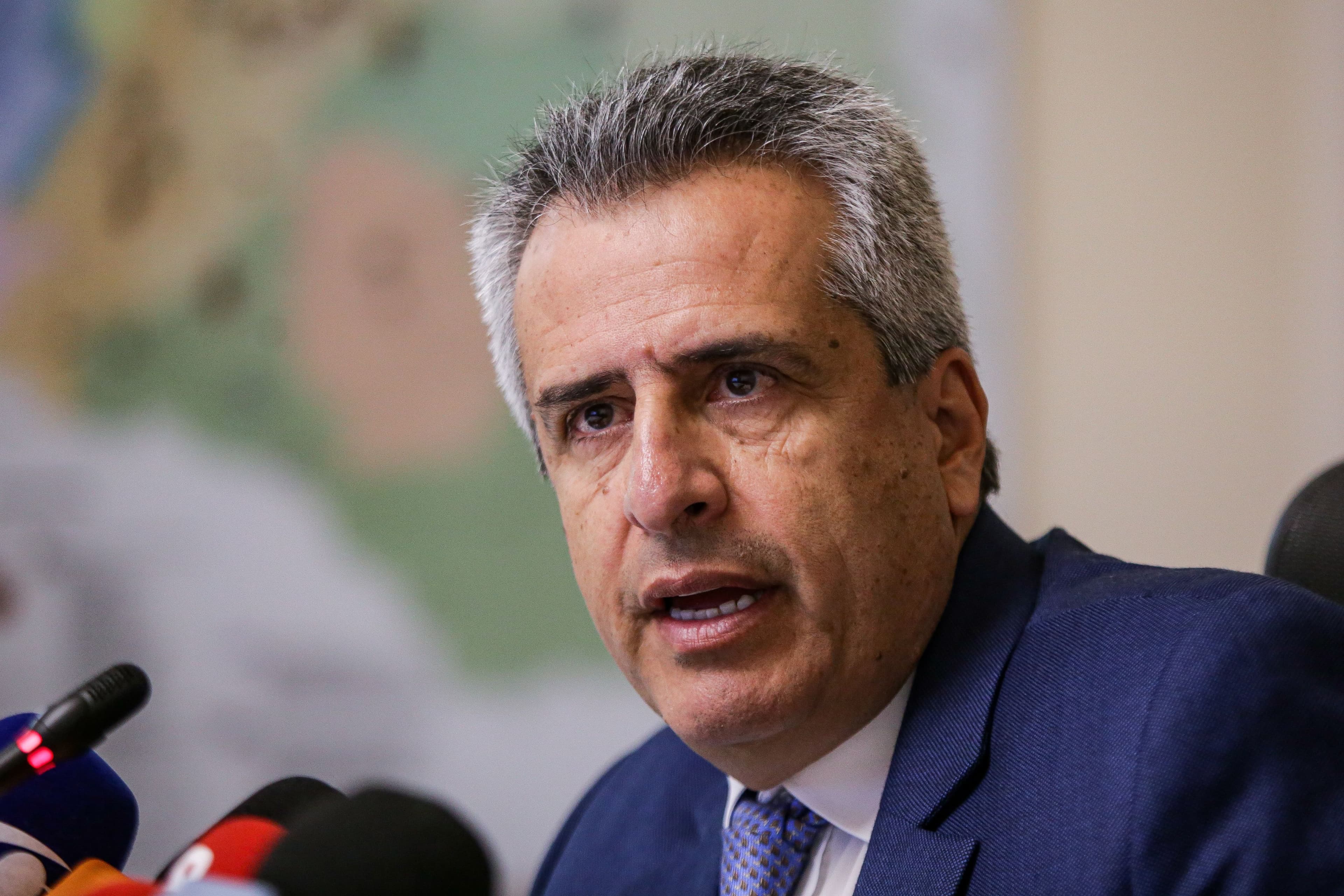 Luis Fernando Velasco se entrega a la justicia por segunda vez para cumplir detención domiciliaria por el caso de la UNGRD