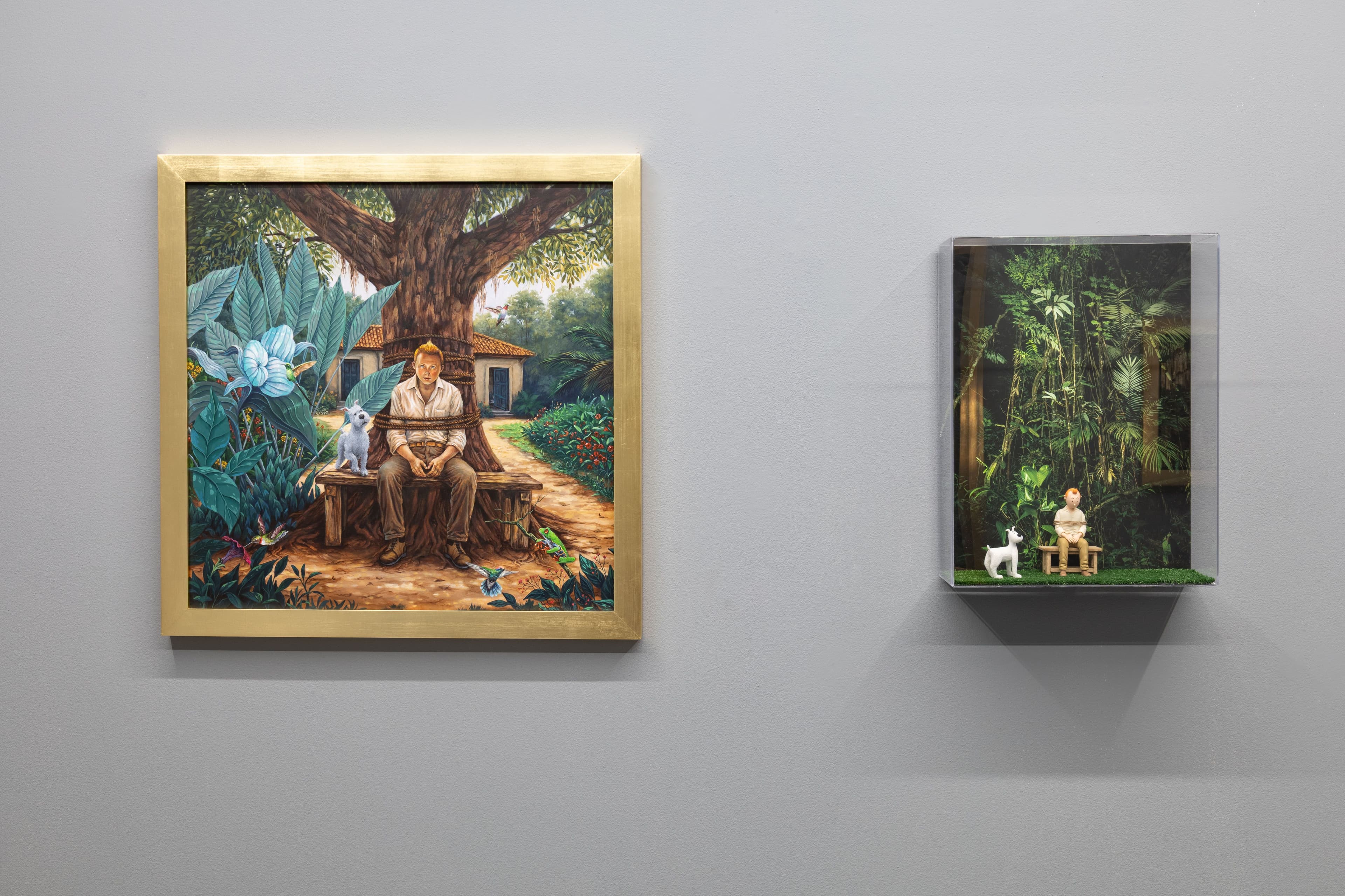 'Tintín y Milú en Macondo' de Gabriel Ortega. 'Negro humo' de Fredy Alzate. Foto: Danny Acevedo, cortesía Galería El Museo.