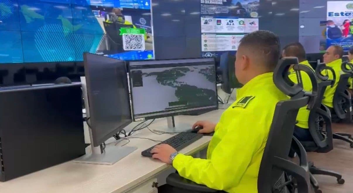 Policía hizo alerta a la comunidad para no caer en estafas por ayudas por emergencia en el país. Foto: Policía Nacional.