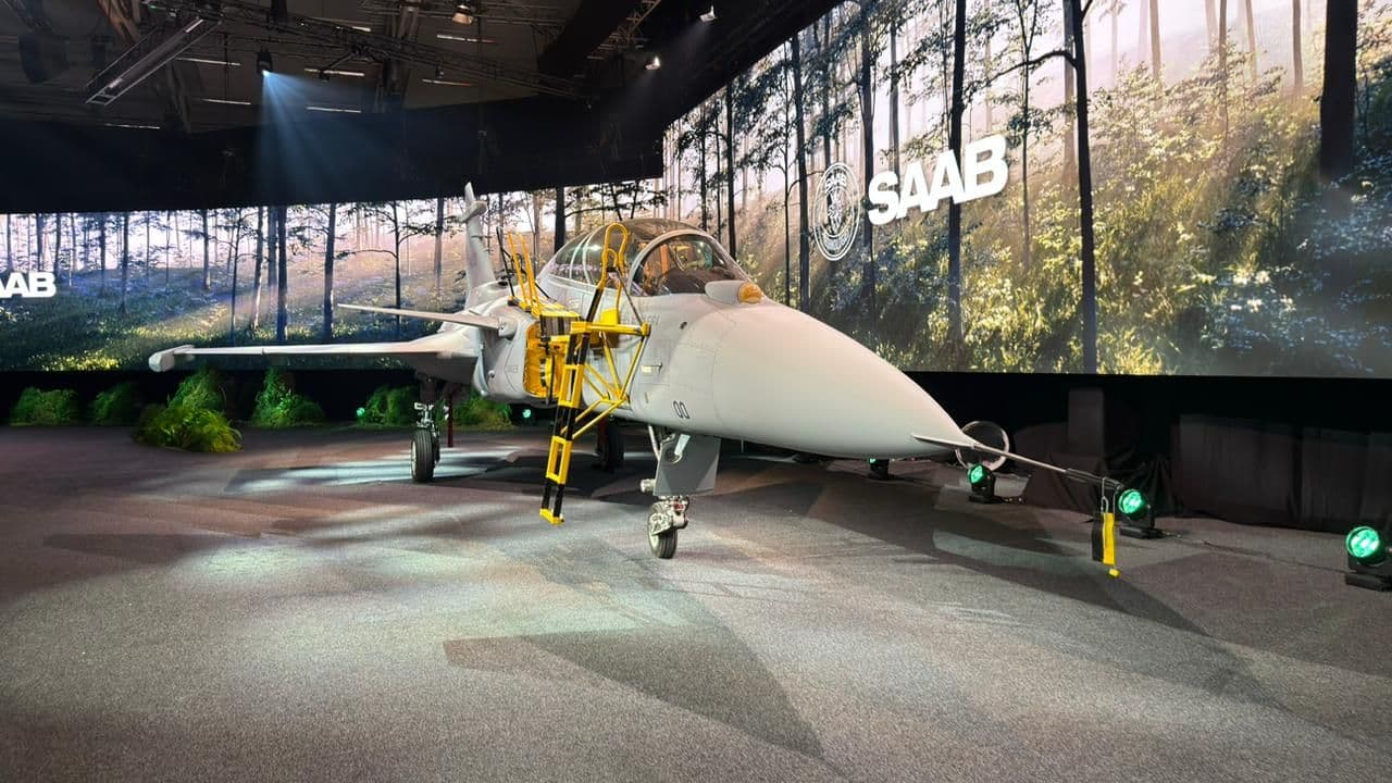 El Gripen F: el avión caza que Brasil ayudó a diseñar y llegará a Colombia por la negociación con Saab