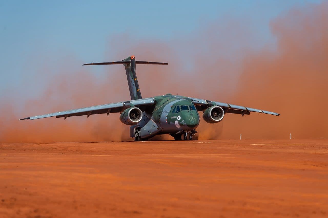 Luego de varios meses de negociaciones y  de  revisión de propuestas,  Colombia firmó el contrato para la adquisición de dos aviones KC-390.  Foto: Embraer.
