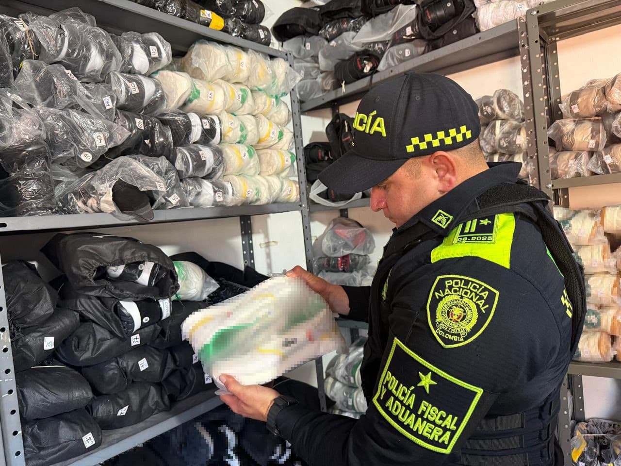 Golpe al contrabando de calzado en Medellín 