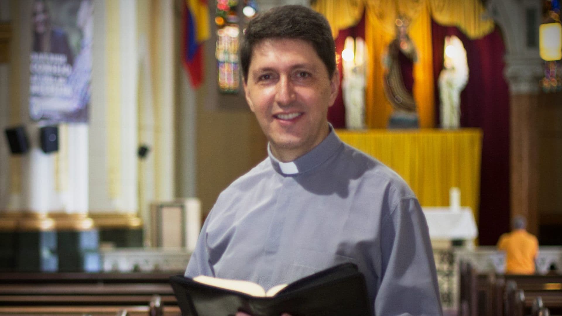 photologuephotos2023-08sacerdote_carlos_yepesjpg
