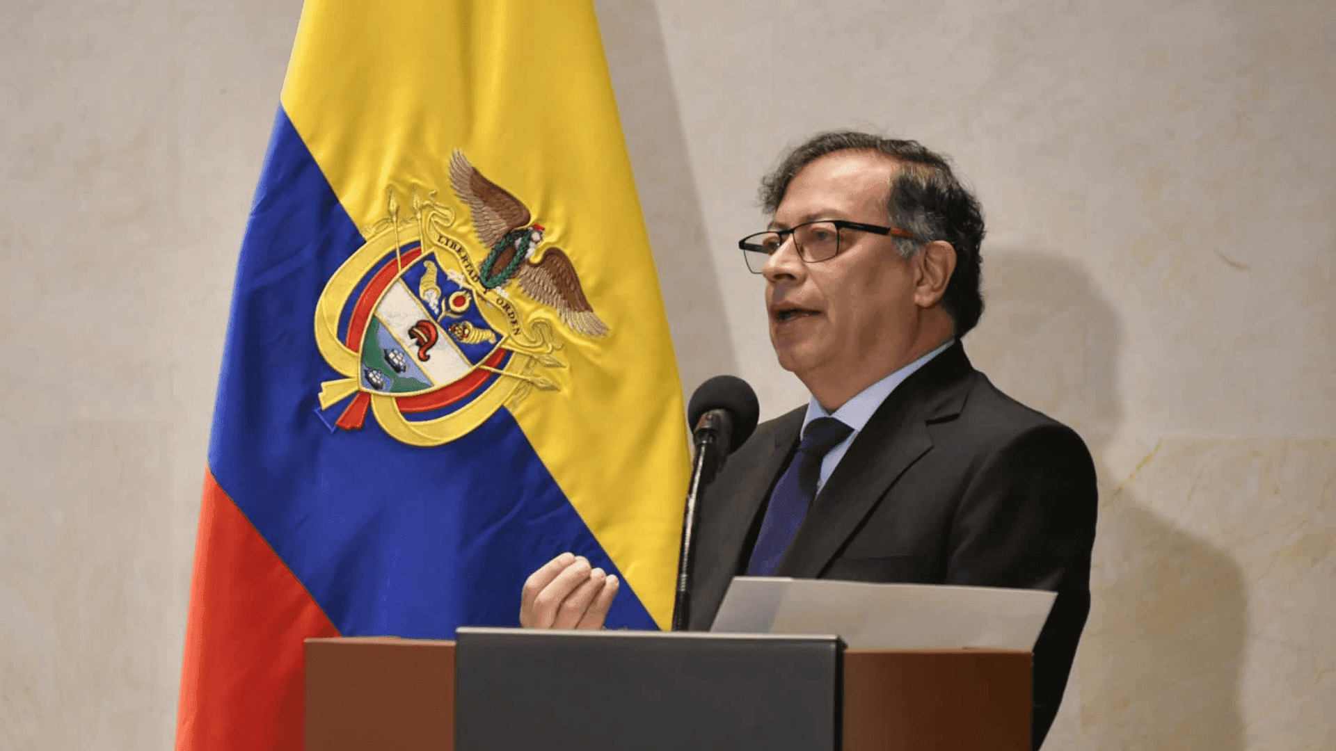 photologuephotos2023-08petro_en_ccpng