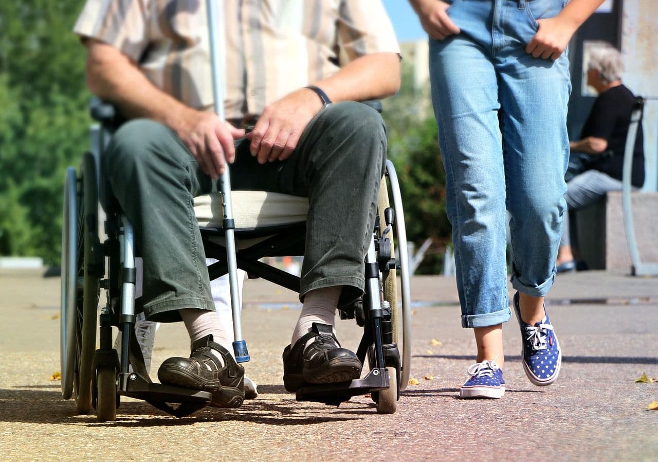 photologuephotos2023-07wheelchair-gfc09ce78e_1280jpg