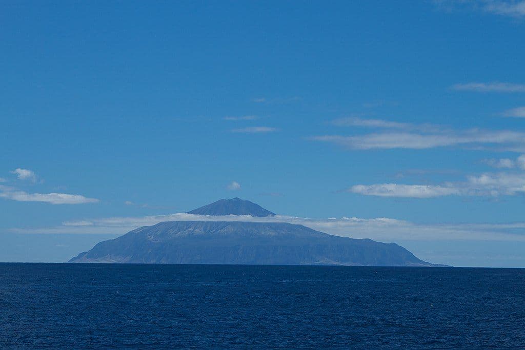 photologuephotos2023-08tristan_da_cunha_british_overseas_territory-20march2012jpg