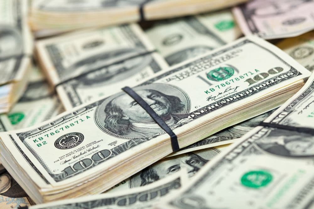 photologuephotos2022-10many-us-dollars-banknotes_1jpg photologuephotos2022-10many-us-dollars-banknotes_1jpg