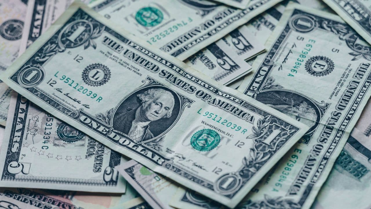 photologuephotos2024-05dolarjpg