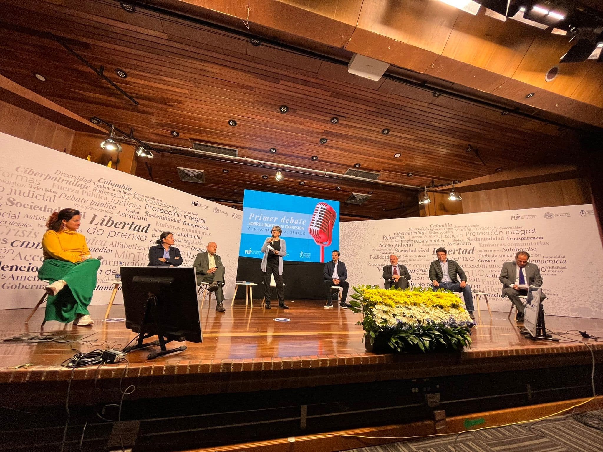 photologuephotos2022-02debatejpg