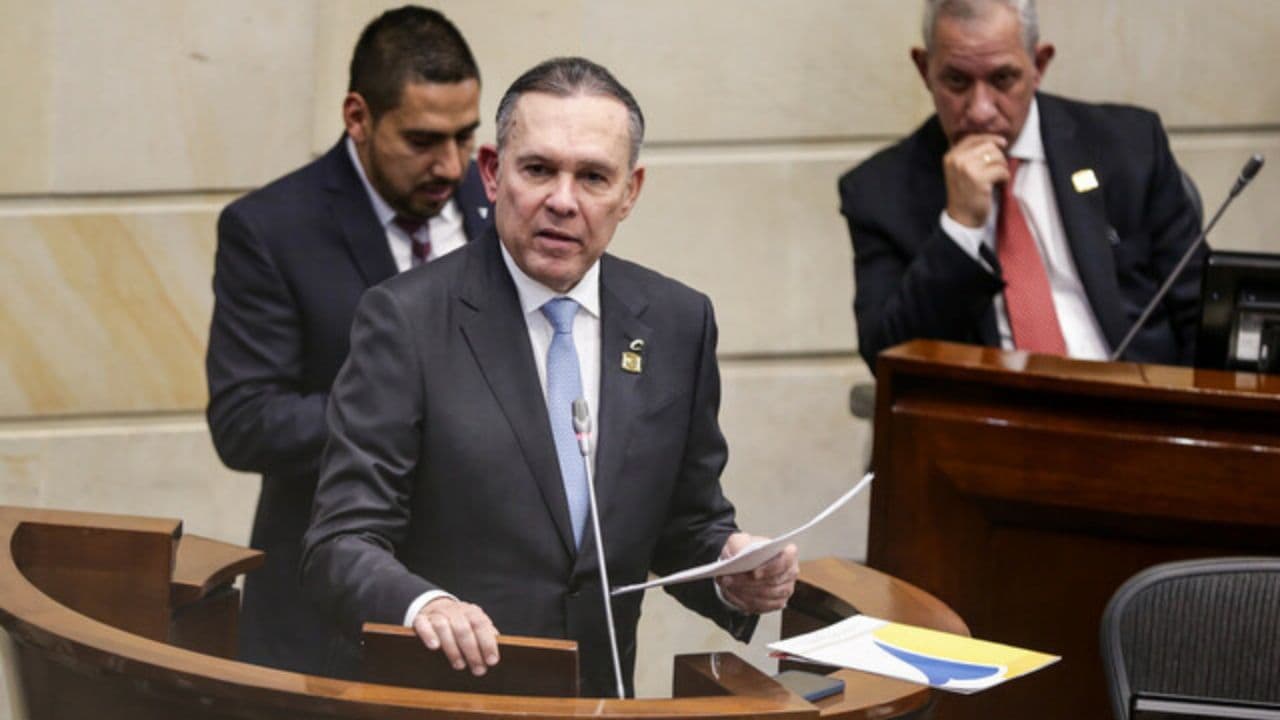 photologuephotos2025-06efrain_cepeda_radico_ante_naciones_unidas_una_alerta_por_ruptura_del_orden_constitucional_por_convocatoria_de_consulta_popularjpg