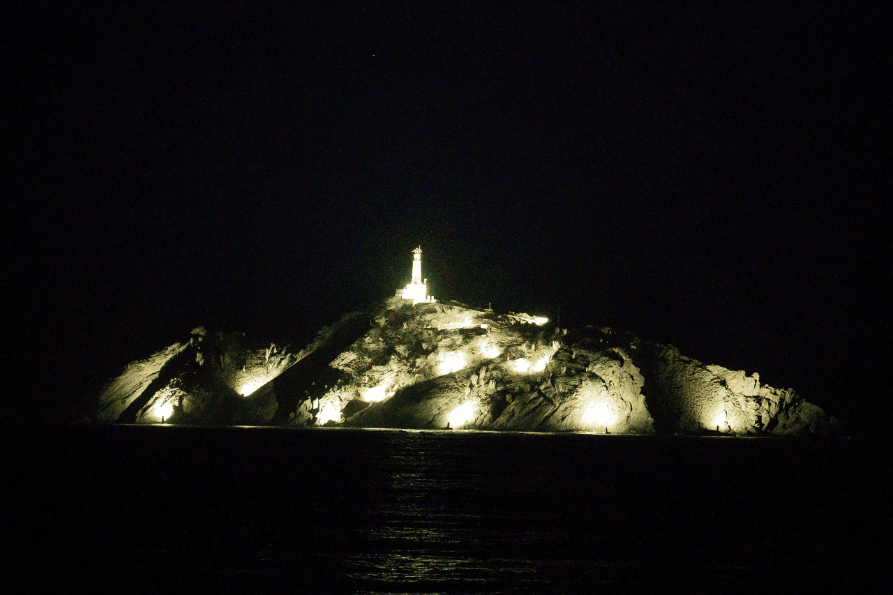 photologuephotos2025-07el_morro_santa_marta_iluminadopng