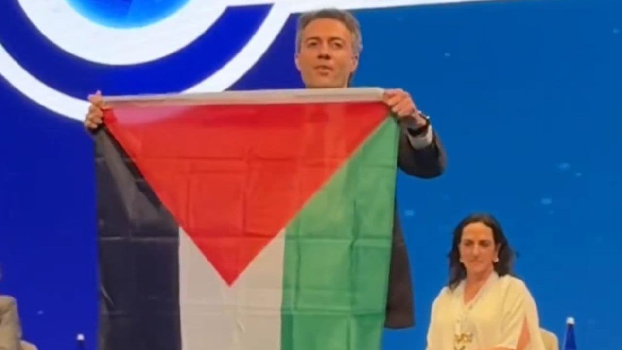 photologuephotos2025-08daniel_quintero_interrumpio_debate_de_precandidatos_en_la_andi_para_exhibir_bandera_de_palestinajpg