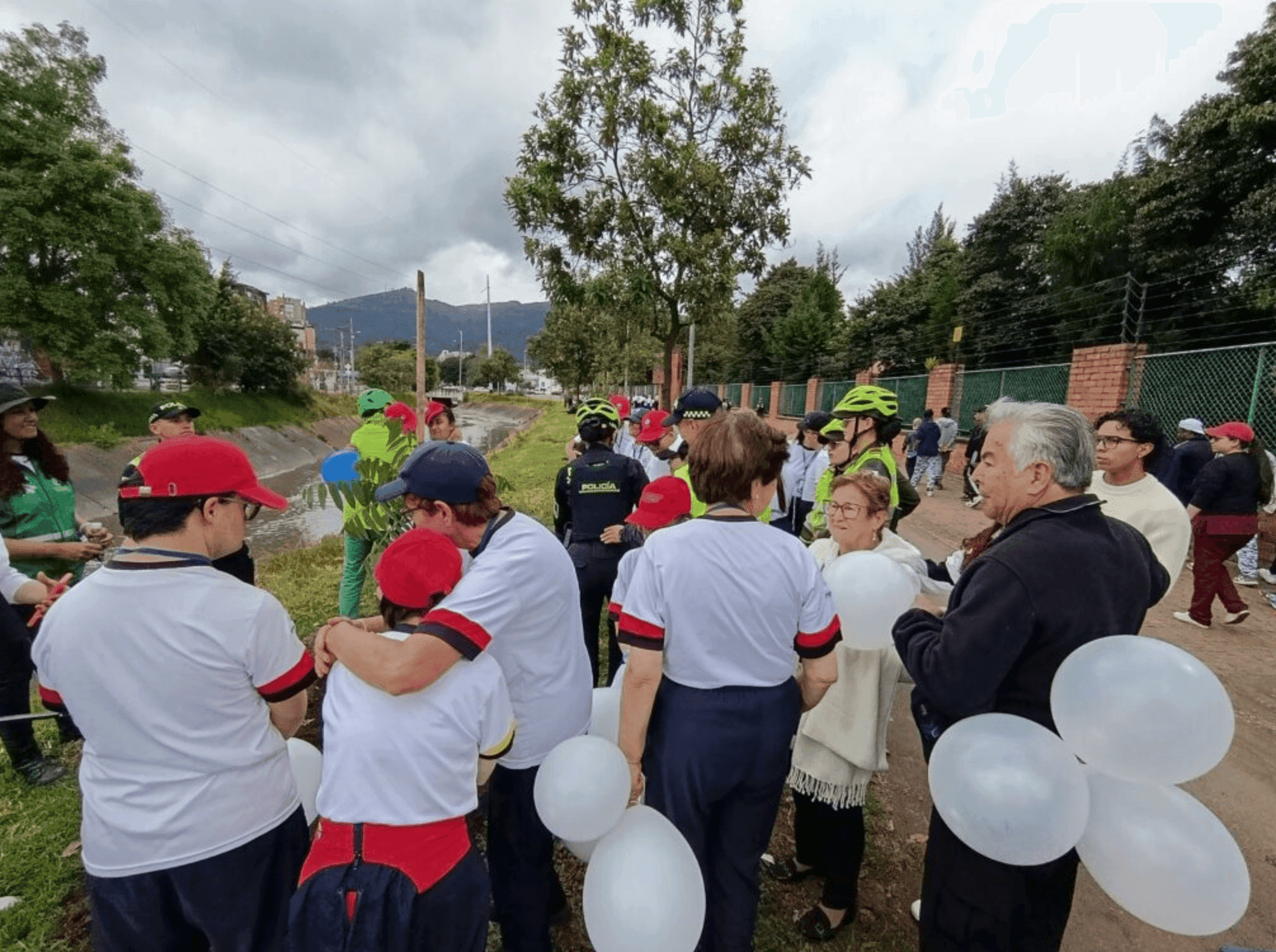 "Historias del verde urbano: Plantación en memoria de Valeria Afanador: un homenaje verde a un ángel" "Historias del verde urbano: Plantación en memoria de Valeria Afanador: un homenaje verde a un ángel"