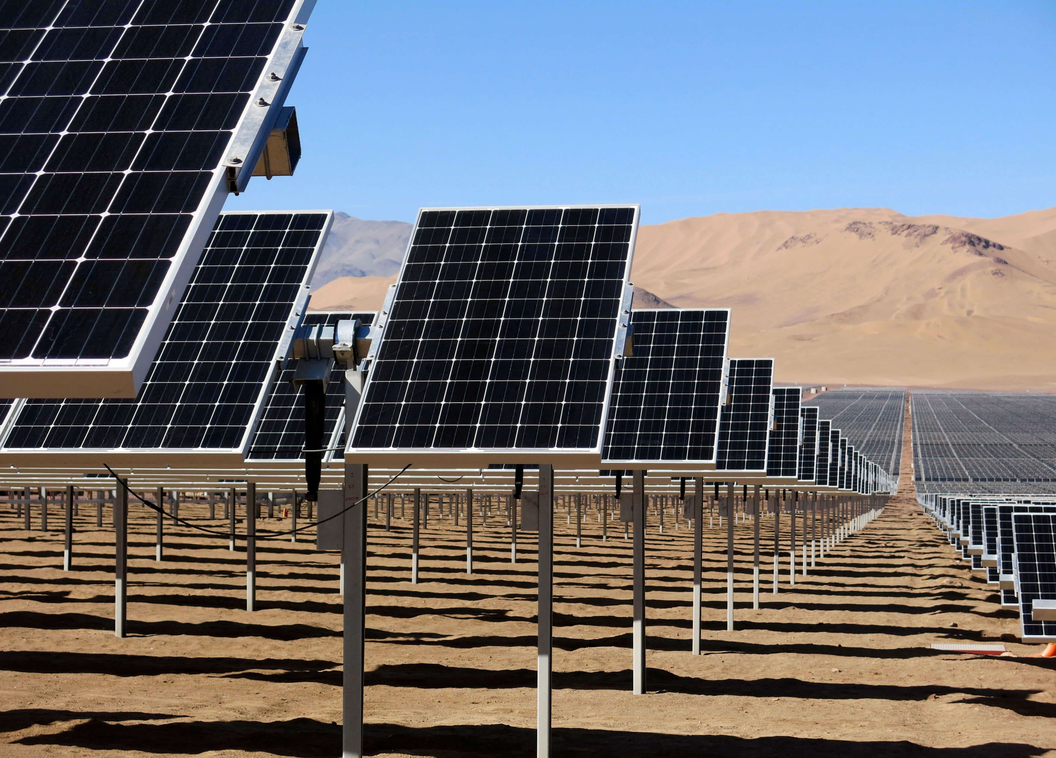 photologuephotos2022-02paneles_solares_atacama_reuters_comprmidajpeg