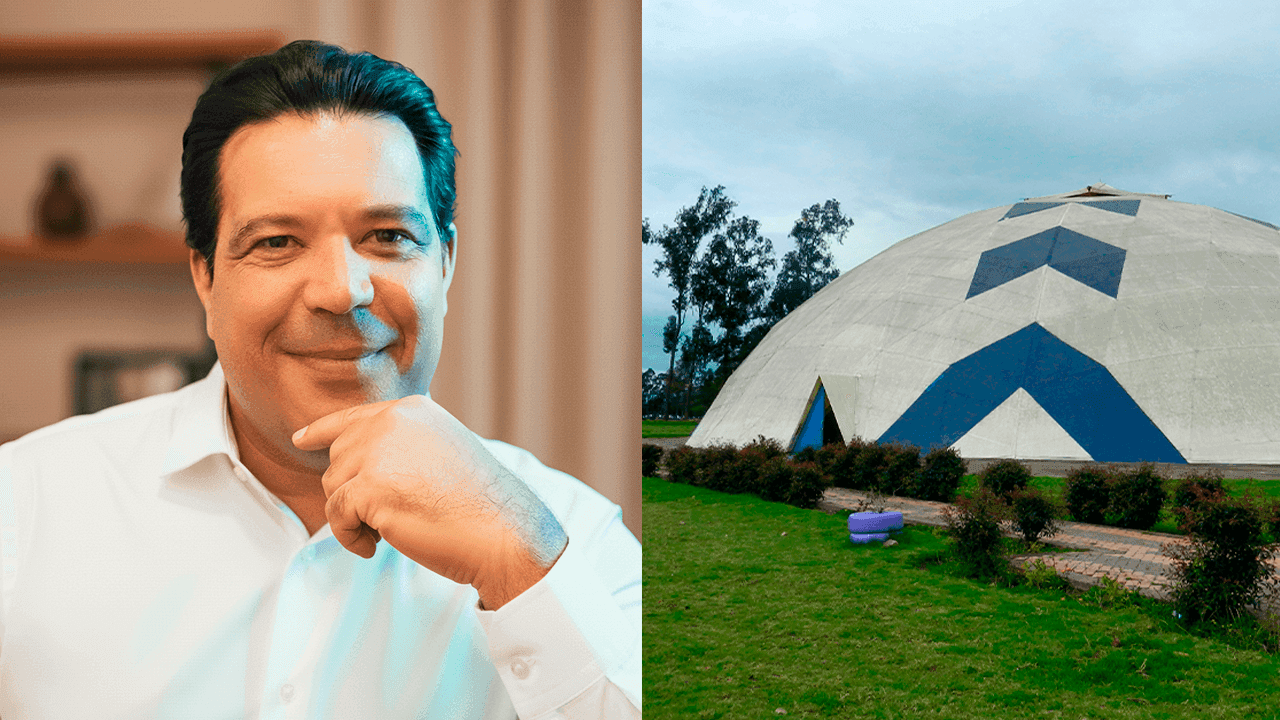 Alejandro de Zubiría junto al Mega Aula Cohete