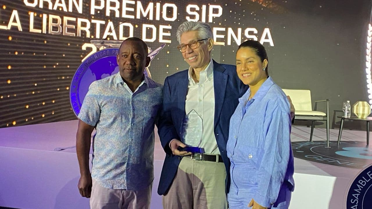 Premio entregado a Daniel Coronell