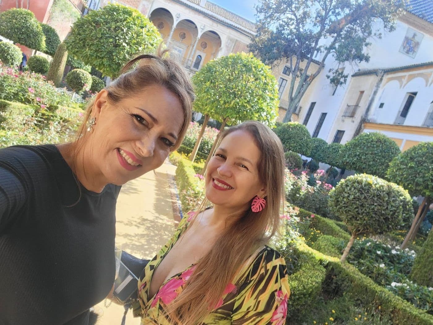 María Isabel Saavedra y Vicki Echeverri