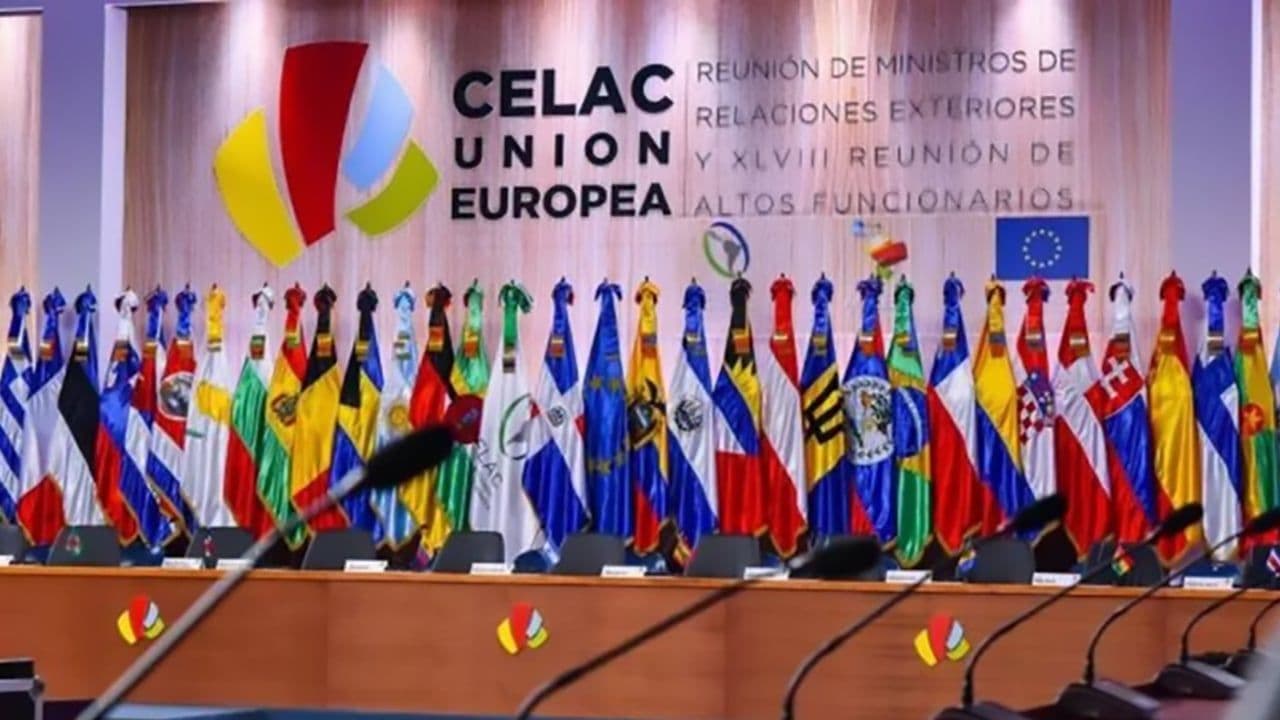 Cumbre Celac-UE banderas