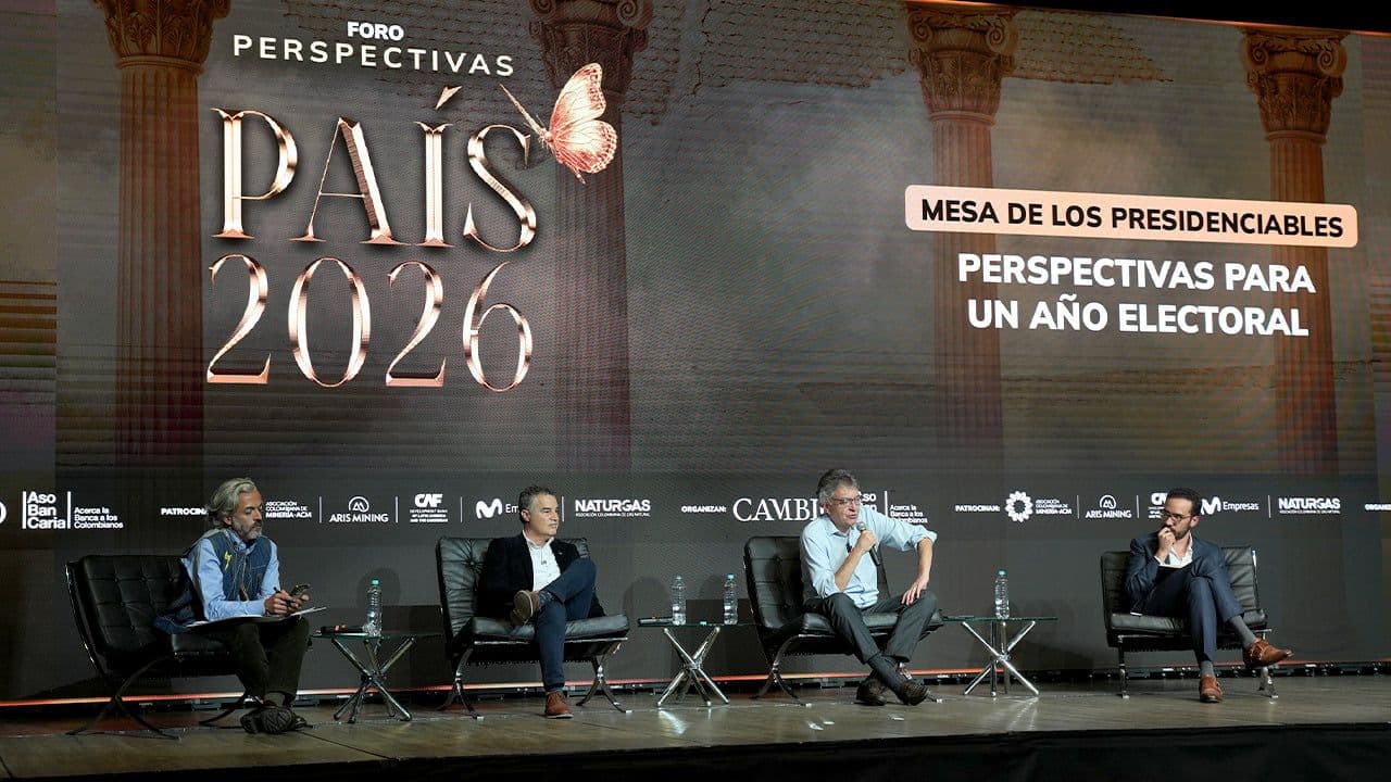 Juan Daniel Oviedo, Aníbal Gaviria, Mauricio Cárdenas y Federico Gómez Lara en el Foro de CAMBIO. Juan Daniel Oviedo, Aníbal Gaviria, Mauricio Cárdenas y Federico Gómez Lara en el Foro de CAMBIO.