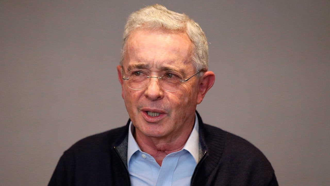 Álvaro Uribe Vélez 6 Álvaro Uribe Vélez 6