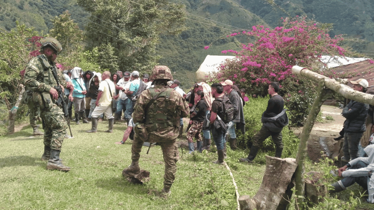 Foto de referencia de detencion militares