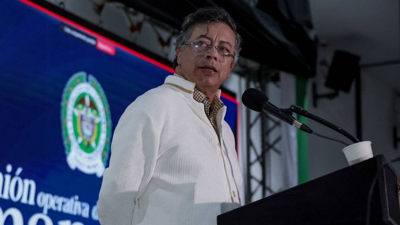 Presidente Gustavo Petro durante encuentro con policías Presidente Gustavo Petro durante encuentro con policías