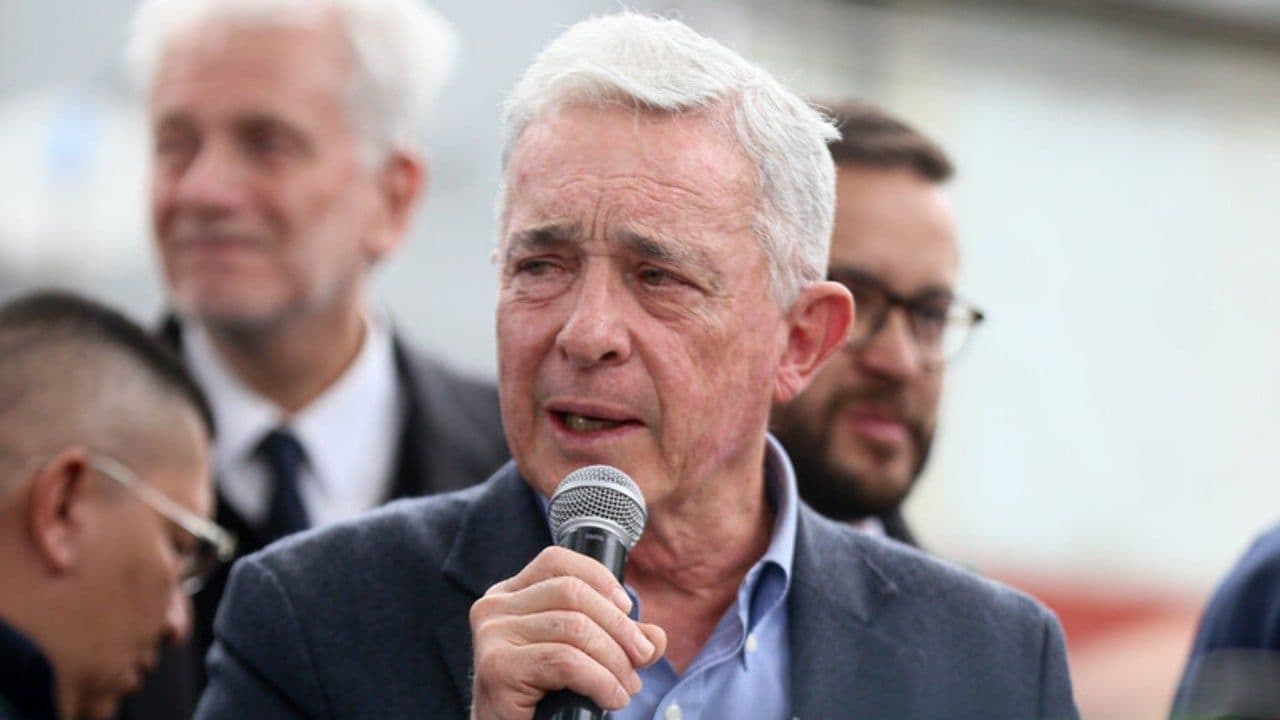 Álvaro Uribe 123