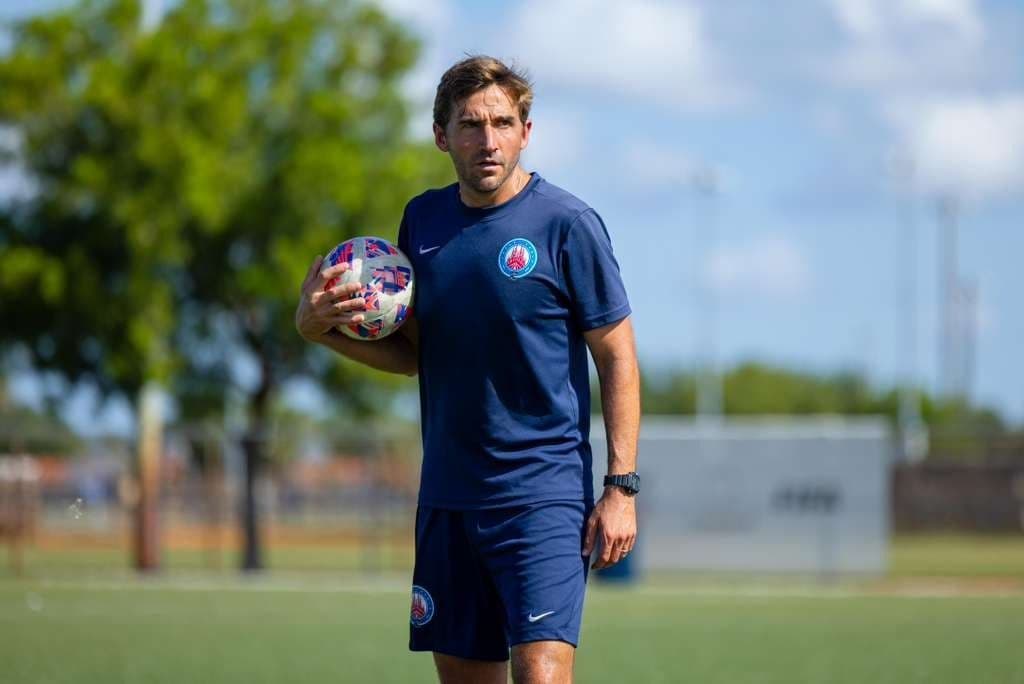 Adrián Espinal.