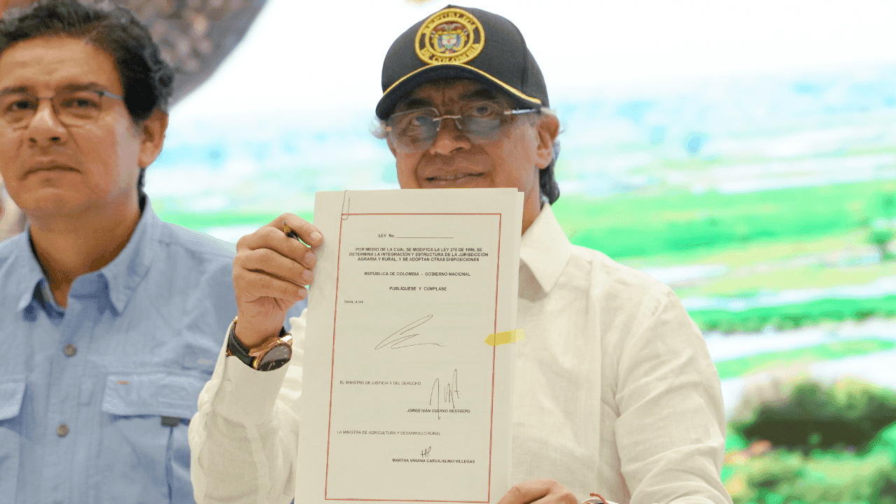 Petro firma ley