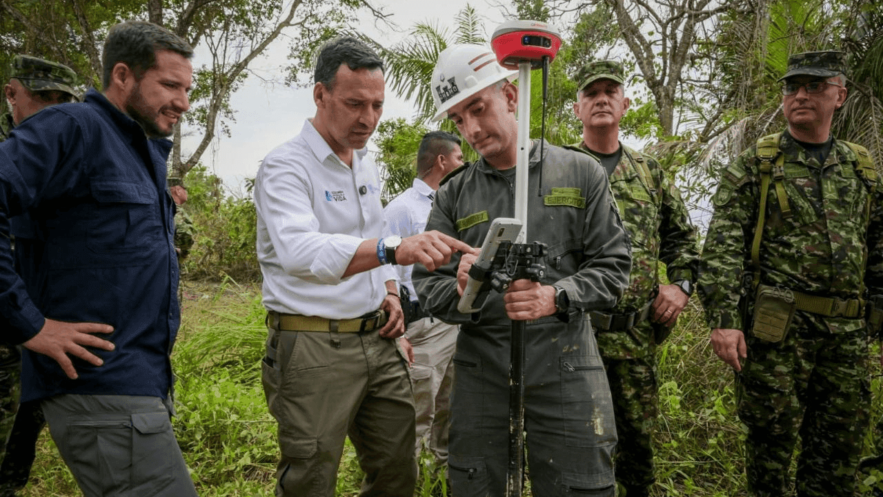Ministro defensa batallon mina ilegal Ministro defensa batallon mina ilegal