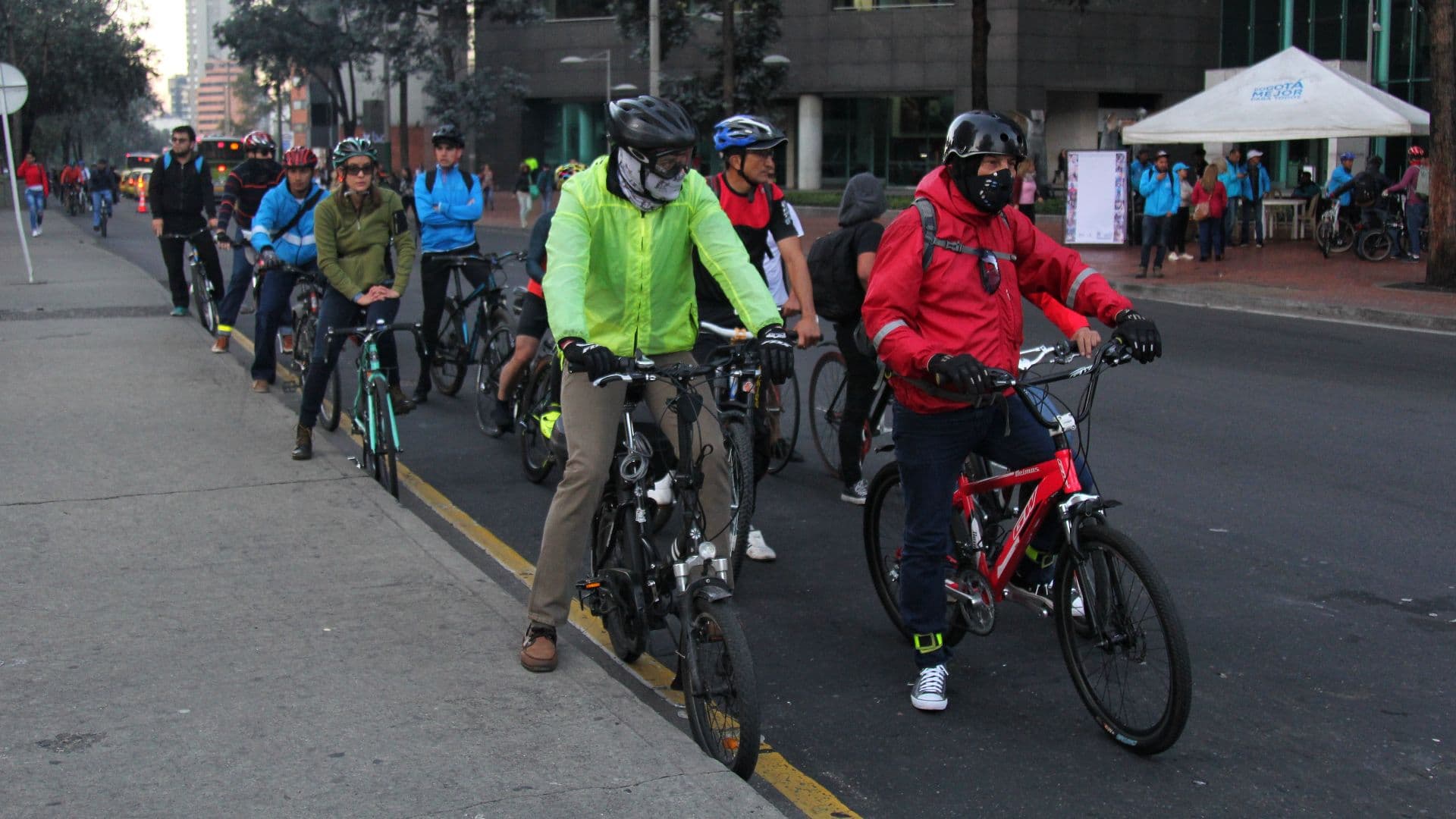 photologuephotos2023-05ciclistas_bogotajpg