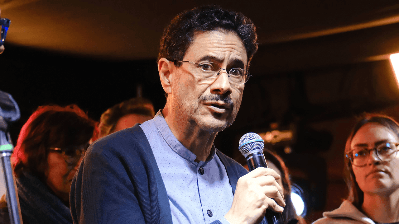 Iván Cepeda camina hacia la segunda vuelta a la defensiva, aferrado a la tesis del fraude electoral