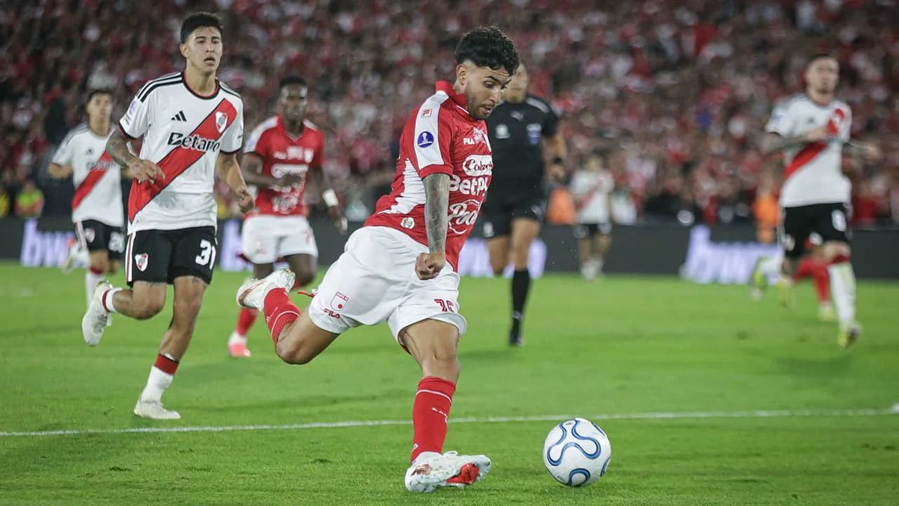 Nahuel Bustos, uno de los titulares de Santa Fe en el Monumental. Créditos: Colprensa 