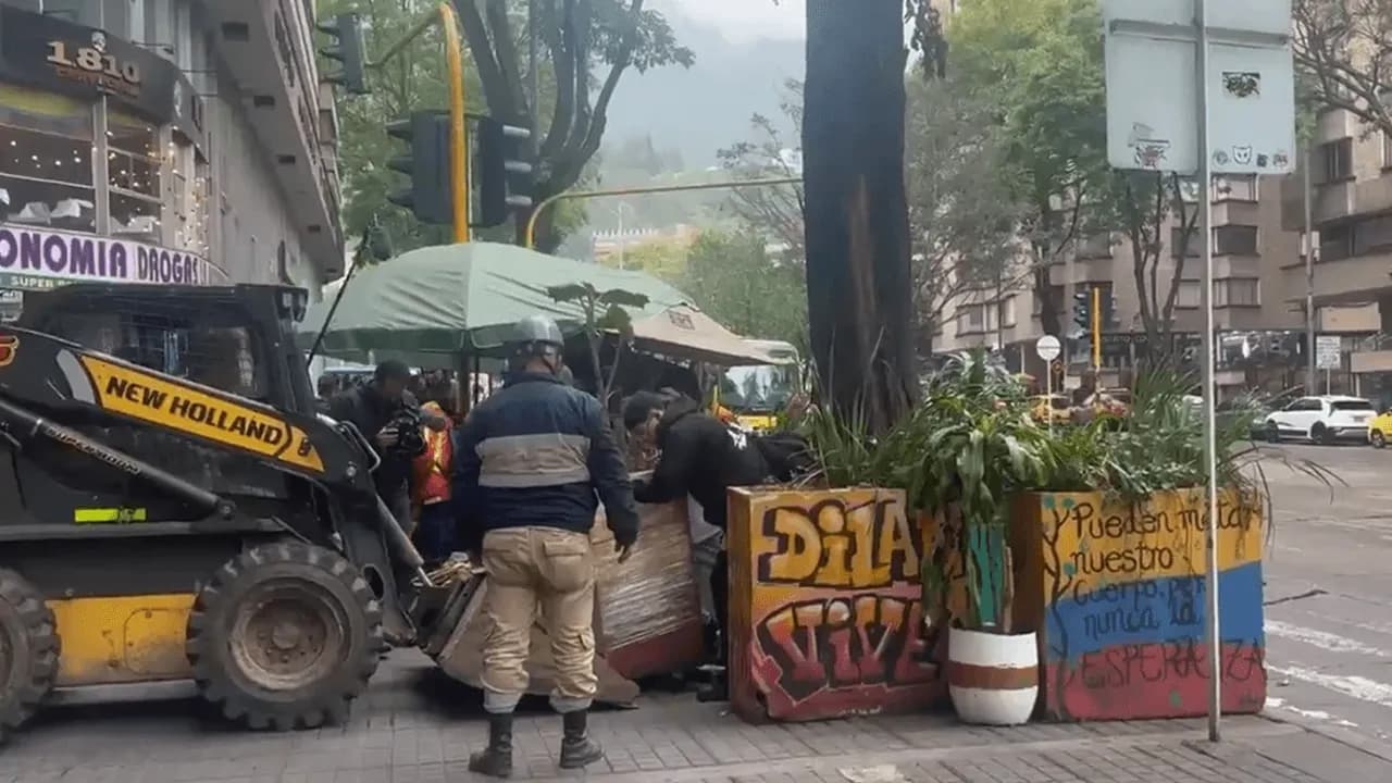 Retiran materas del punto de memoria de Dilan Cruz en Bogotá: Distrito explica intervención del árbol