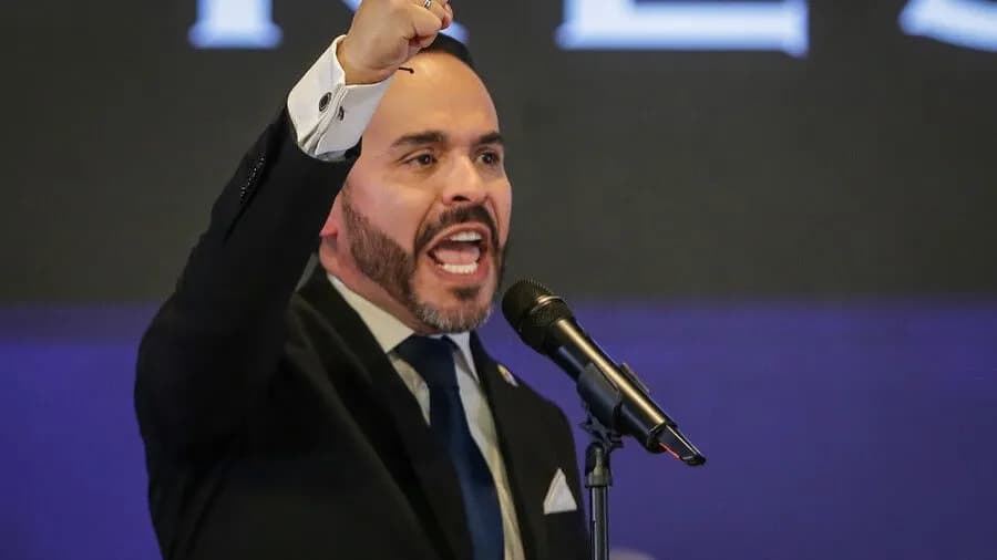 De la Espriella ordenó suspender el empalme con el gobierno Petro y lo acusa de querer "destruir a Colombia"