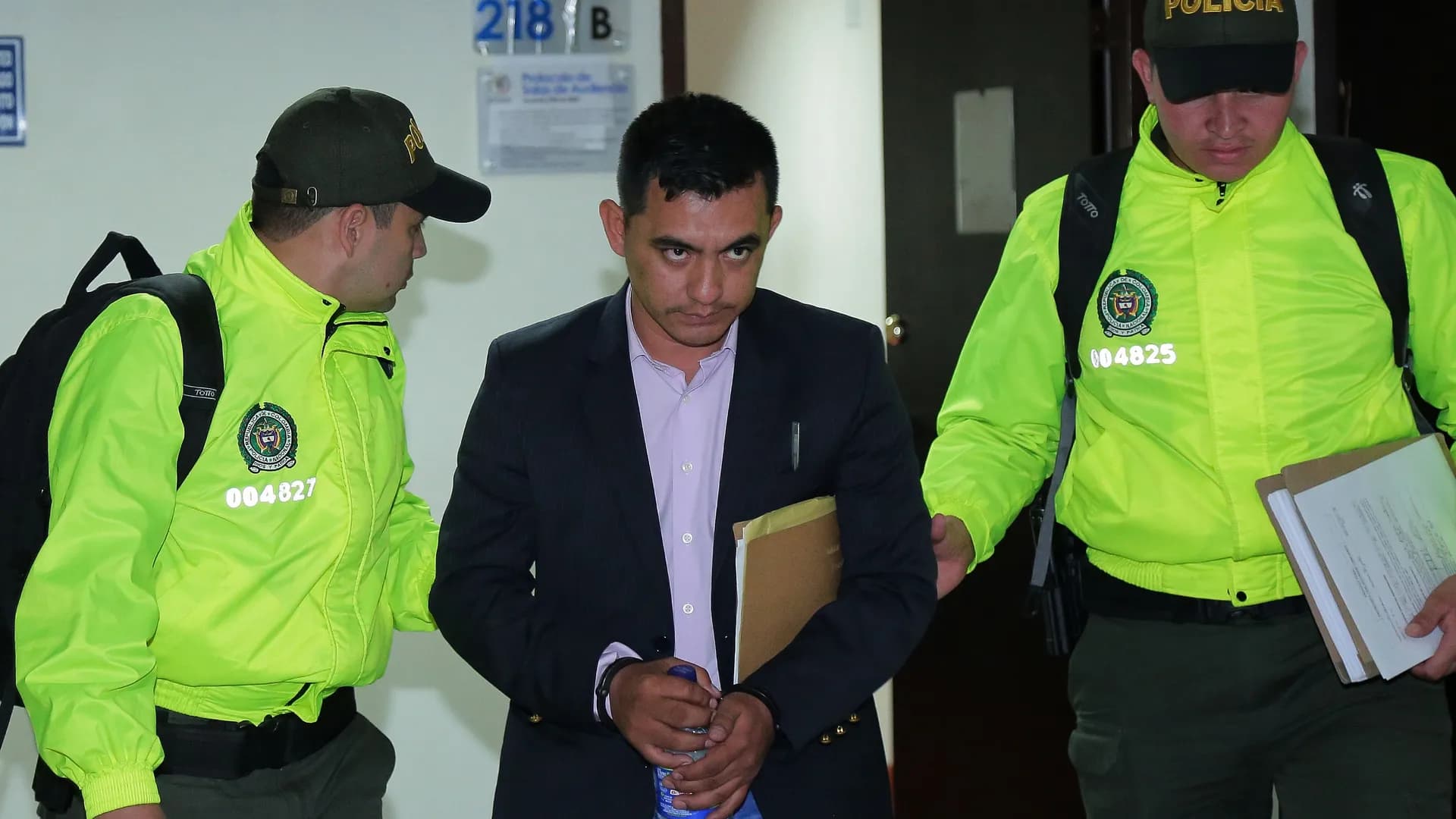 Invocar a Carlos Castaño sí es una amenaza: Corte Suprema revoca absolución de abogado que amedrentó a tres periodistas