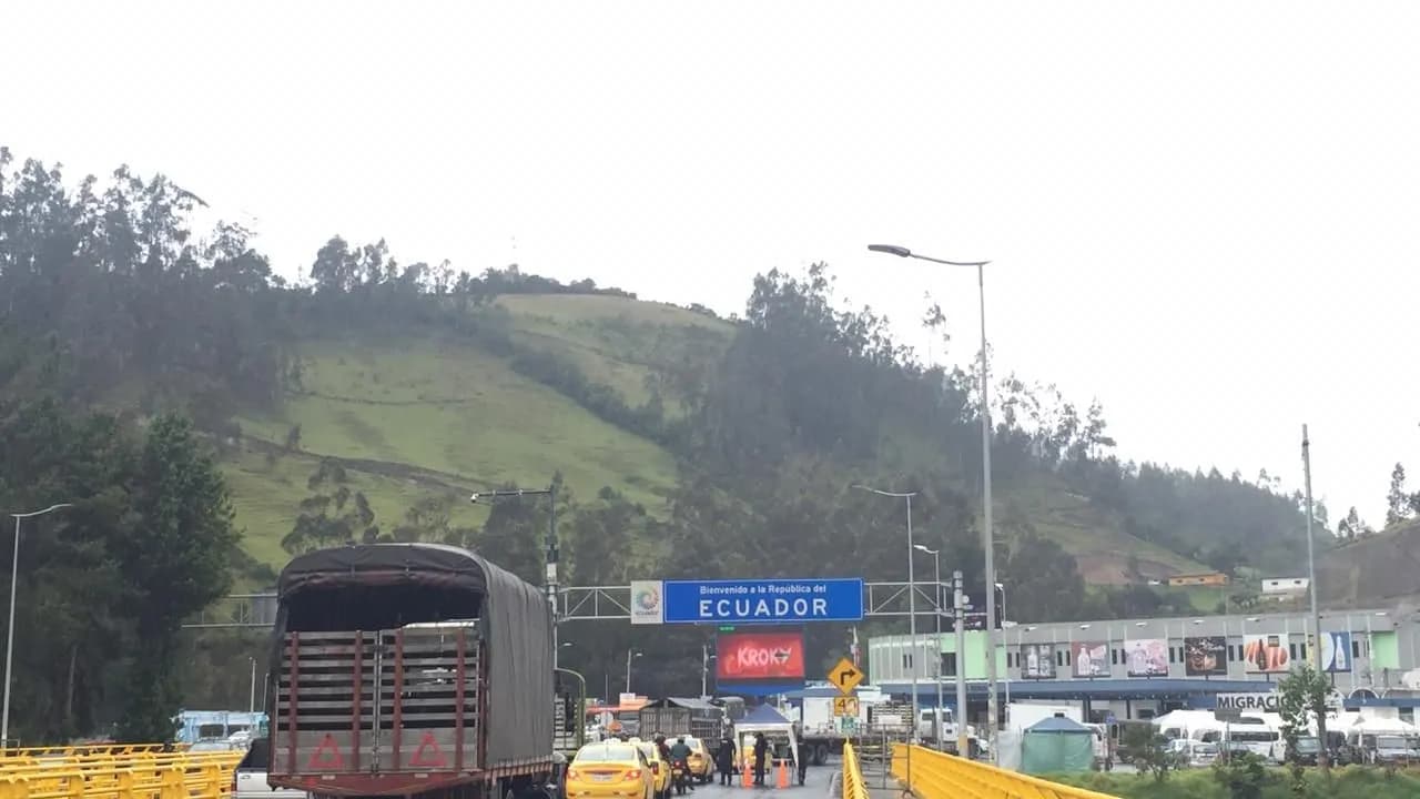 La crisis de agua potable que tiene bloqueada la frontera entre Colombia y Ecuador 
