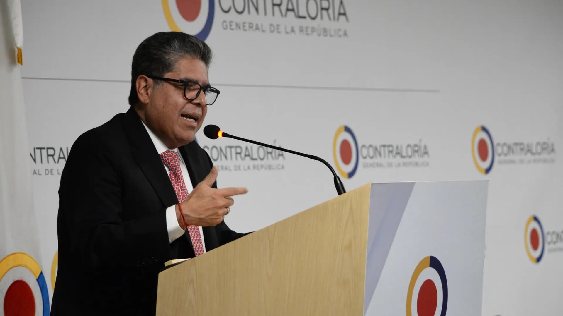 Más de 900.000 deudores del Estado: Contraloría advierte que compromisos financieros ascienden a 165 billones de pesos