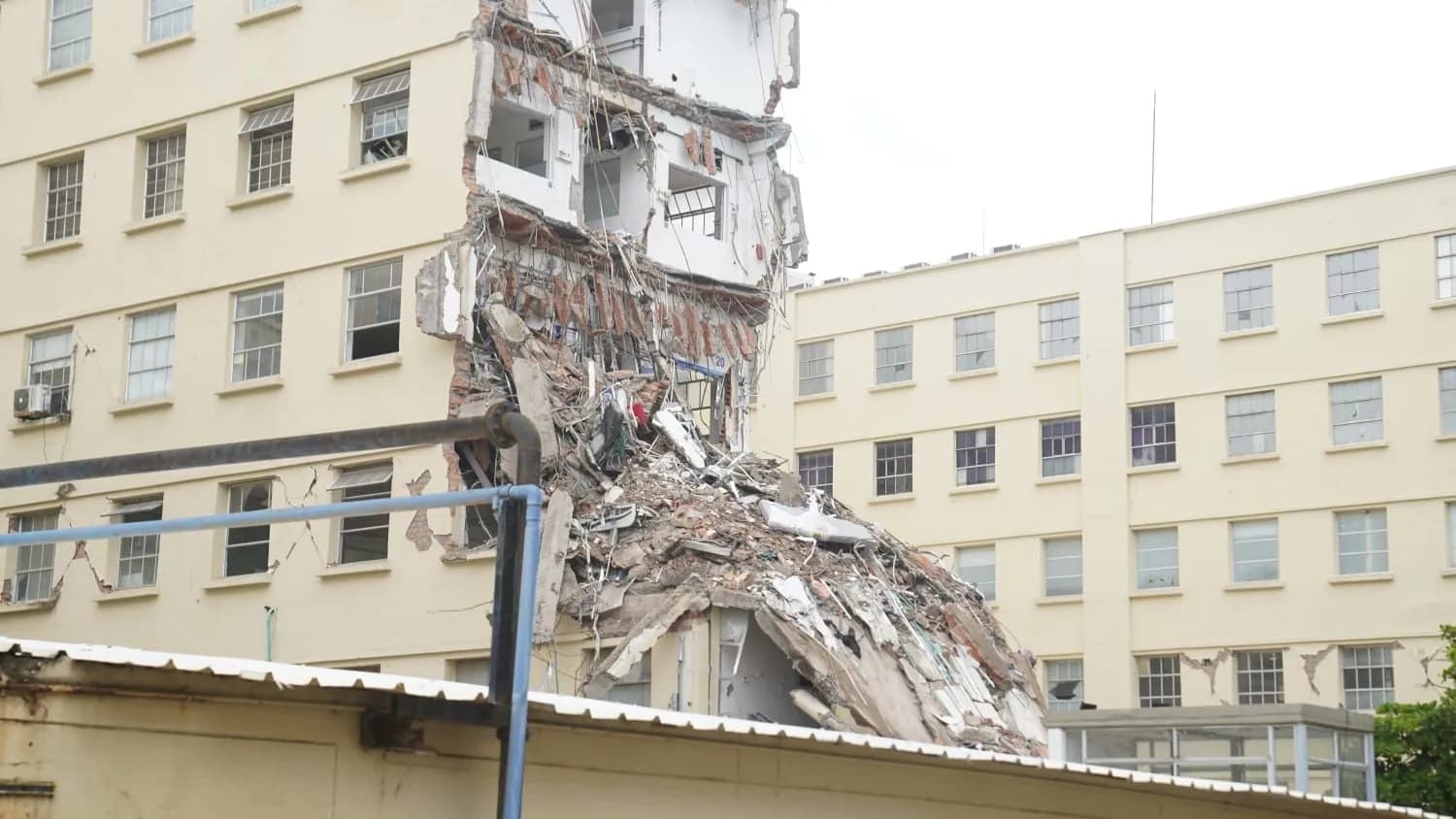 Hospital Universitario del Valle en escombros tras el terremoto del 10 de agosto. Créditos: Colprensa