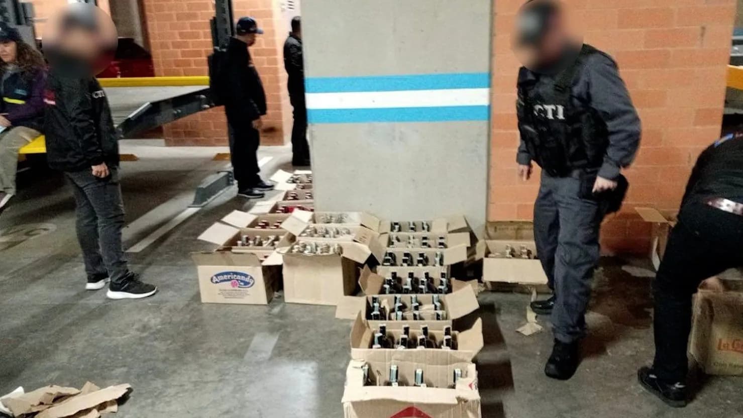 Incautan más de 8.500 botellas de licor adulterado en el centro de Bogotá