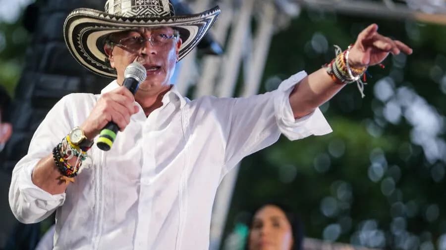 El fin de la excepcionalidad: causas y consecuencias del populismo en Colombia