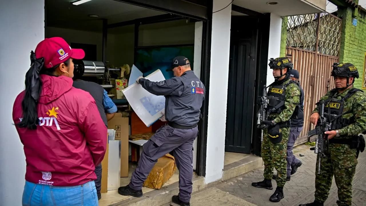 Operativo conjunto permitió desarticular una red dedicada a la falsificación y distribución de licor adulterado. Créditos: Secretaria de seguridad