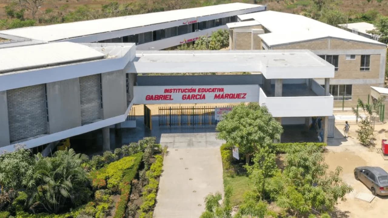 Menor de 17 años ingresó con un arma a colegio de Medellín: intimidó a los estudiantes y terminó herido