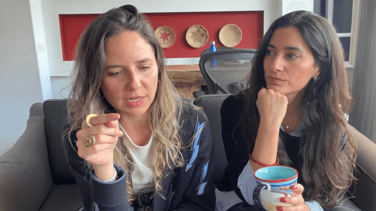 Daniela Amaya y Juanita Vélez, fundadoras de MiopÍA, en entrevista con CAMBIO. Créditos: Cortesía MiopÍA
