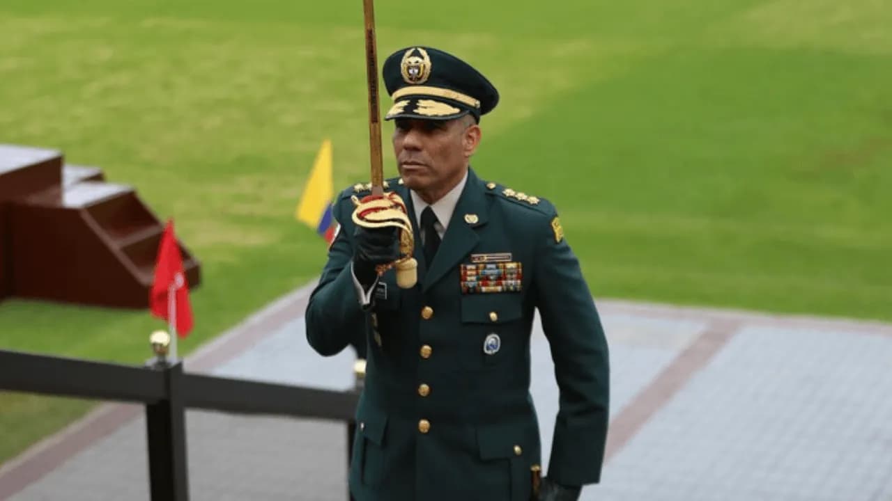 El general en retiro Eduardo Zapateiro habría aceptado ante un juez un hecho que ahora niega tras su investigación por presunto acoso sexual 
