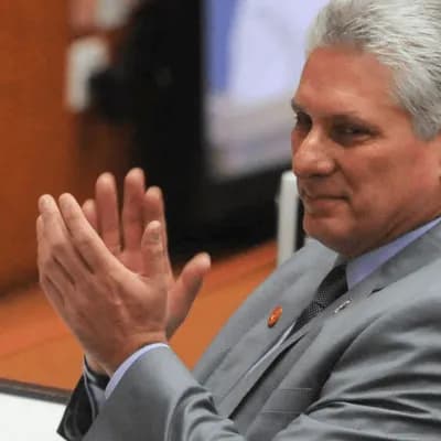 En Cuba: ¿cambio de rumbo de la revolución? Por Julio Londoño