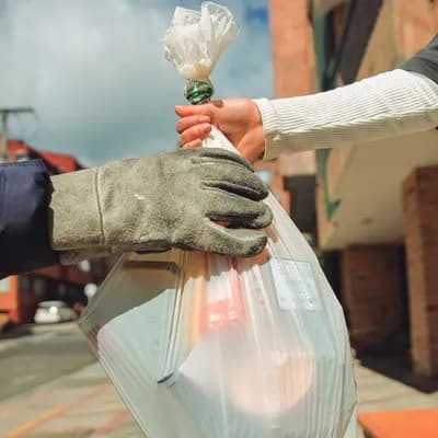 “La basura a tiempo”: la apuesta del Distrito para que los residuos permanezcan menos tiempo en las calles
