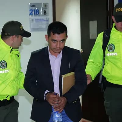 Invocar a Carlos Castaño sí es una amenaza: Corte Suprema revoca absolución de abogado que amedrentó a tres periodistas