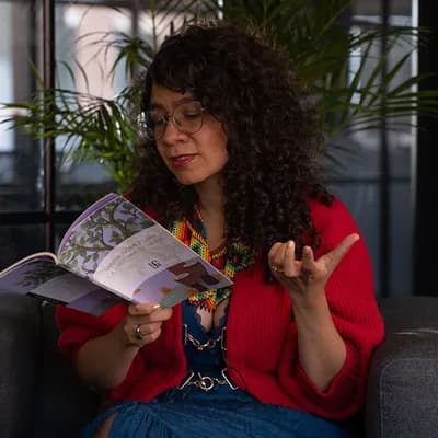 María Gómez Lara, La historia de mi piel, poesía colombiana, racismo, colonialismo, xenofobia, migración, entrevista, CAMBIO, poemario